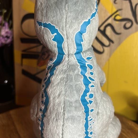 Universal Studios | Jurassic World | Blue the velociraptor Plushie - Picture 11 of 15